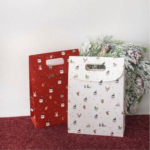 Sacs en papier de Noël personnalisés tendance, petits sacs cadeaux de Noël avec logo personnalisé pour la vente au détail - Product Image 1