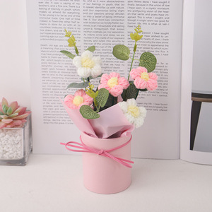 ช่อดอกไม้ถักโครเชต์แฮนด์เมด สำหรับวันวาเลนไทน์ ของตกแต่งโต๊ะ - Product Image 3