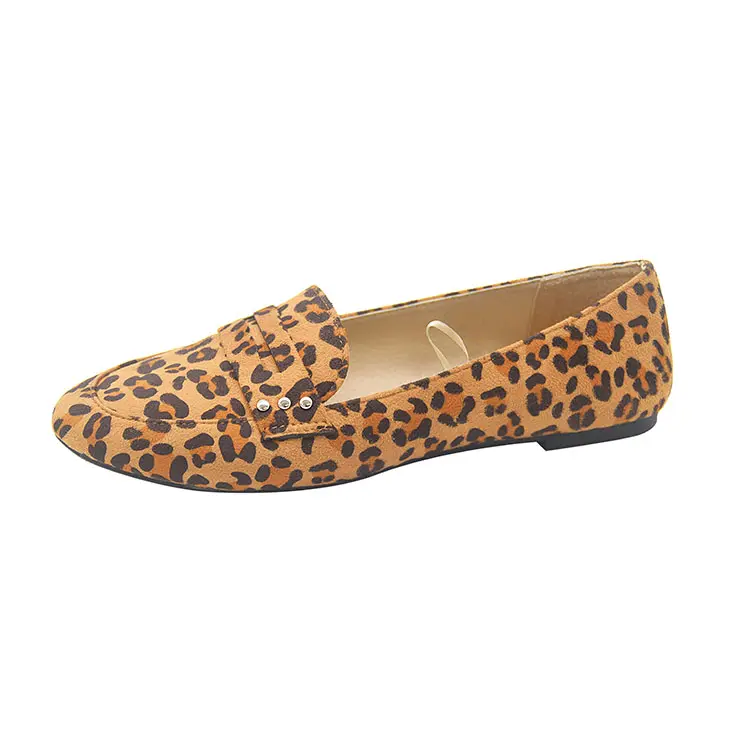 Nuevo diseño con estampado de leopardo, zapatos planos informales a la moda para mujer, zapatos planos de diseñador para caminar duraderos para exteriores baratos para mujer