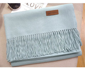 Écharpe grise en cachemire pour femme avec frange Écharpe d'hiver douce et chaude Écharpe de marque à la mode pour le temps froid - Product Image 2