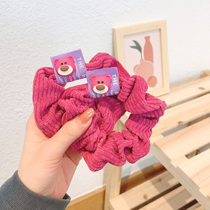 Coletero de pelo de felpa con diseño de oso fresa y huevo revuelto, diadema de pana coreana Dongdaemun, coletero de pelo versátil color pitaya - Product Image 1