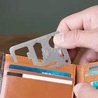 Couteau de survie multifonctionnel en acier inoxydable pour la randonnée et l'aventure.
