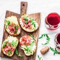 Jambon de Parme séché et de grande qualité, emballé sous vide, prêt à manger, tranche plate avec intercalaire 90 g