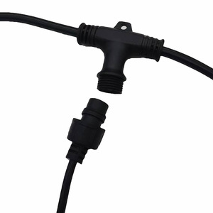 อะแดปเตอร์ต่อสายไฟ LED ขนาด 4 มิลลิเมตรแบบสี่เหลี่ยม ขั้วต่อแบบเสียบปลั๊ก DC วัสดุ PVC - Product Image 1