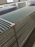Rejilla de Acero Inoxidable Dentada de Alta Resistencia, Estándar ASTM A36, Anticorrosiva, para Plataformas Industriales, Pisos de Refinerías de Petróleo y Gas