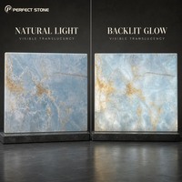 Dalle translucide polie en onyx bleu glace PerfectStone, pierre naturelle de luxe, pour hall d'hôtel de prestige et projets d'aménagement intérieur de villas
