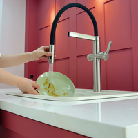 Keran Dapur Modern Hitam Bahan Stainless Steel 304 Putar 360 Derajat Desain Fleksibel Tarik Keluar Pemasangan di Dek Penggunaan Hotel 1