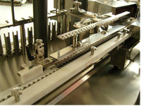 Machine de remplissage automatique électrique de liquide d'ampoule d'huile essentielle de verre injectable pour l'emballage en plastique de l'habillement chimique de boisson