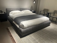 Lit rembourré en bois de bouleau réglable à profil bas de style moderne Berlin, lattes ergonomiques, housses amovibles, tailles personnalisables, diverses options