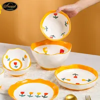 Luxuoso haste de cerâmica personalizada, flor de cerâmica novo osso conjunto de louças de jantar da china com copos pratos