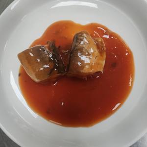 Caballa enlatada de alta calidad <span class=keywords><strong>en</strong></span> salsa de tomate rica para deliciosas comidas listas para comer - Product Image 3
