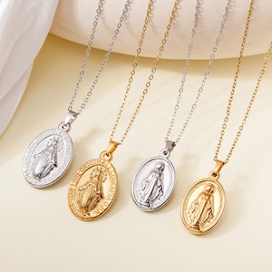 Collier Pendentif Ovale Minimaliste Religieux en Acier Inoxydable Plaqué Or, Miraculeux, Vierge Marie, Vente en Gros - Product Image 1