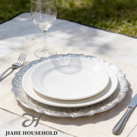 Assiette de présentation texturée à bord festonné en PP de 13 pouces, décorative, gaufrée métallique, pour la mise en table de mariages, banquets et fêtes