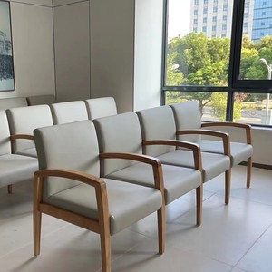 Silla de sala de espera del Hospital Ke Ming con reposabrazos de madera maciza y cojín de cuero PVC para salas de examen - Product Image 3