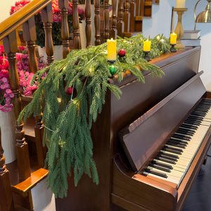 Guirnalda de mimbre de hoja de mimbre de Navidad PE ratán con luces Diseño de escena de Navidad Decoración DE CORONA DE Navidad - Product Image 4