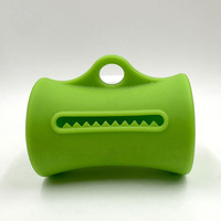 Dispensador de Bolsas para Excremento de Mascotas con Forma Personalizada, Cuerpo de Silicona, Logotipo Impreso a Color y Clip para Rollos de Bolsas Biodegradables para Desechos Caninos