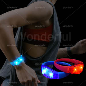 Bracelet LED avec logo personnalisé, taille ajustable, bracelets lumineux pour partie, danse, feu d'artifice, cadeaux, costumes, bonbons - Product Image 4