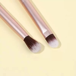 Pinceles de sombra de ojos planos en ángulo de alta calidad YRX, juego de pinceles de maquillaje para ojos con logotipo personalizado, pincel de ojos de doble punta suave y esponjoso - Product Image 3