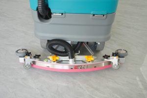 Nouvelle autolaveuse commerciale 28 autopropulsée électrique à eau chaude pour nettoyage et polissage, 48 V, bac de 28 gallons, 1050 W, 73 Ah - Product Image 5