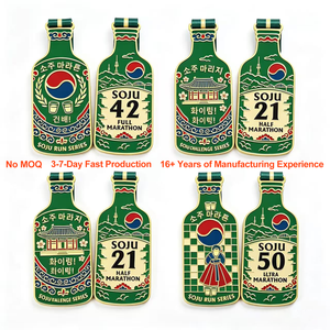 Medallas de Maratón Completas Personalizadas con Diseño de Botella de Soju Coreano, de Aleación de Zinc, Metal Chapado en Oro, Logotipo Esmaltado, <span class=keywords><strong>para</strong></span> Eventos de Carrera - Product Image 1