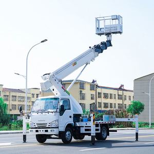 Suministro de fábrica: Camión elevador aéreo Qingling 1suzu 100P de 20m con brazo de 4 secciones para mantenimiento de alumbrado público municipal - Product Image 4