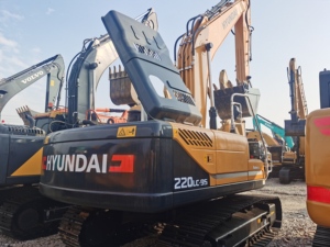 Excavatrices Hyundai 220lc-9s d'occasion de haute qualité, 22 tonnes, hydrauliques, sur chenilles, avec accessoire de pince OEM et godet d'excavatrice - Product Image 3