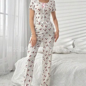 Ensemble pyjama deux pièces pour femme, décontracté et confortable, à manches courtes et pantalon, motif fleurs de cerisier, avec nœud, pour la maison - Product Image 4