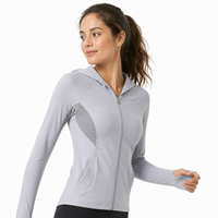 Veste de yoga pour femme UPF50+ coupe ajustée, protection solaire, à capuche, fermeture éclair intégrale, poignets avec trous pour les pouces, empiècements en mesh
