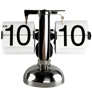 Horloge de table de salon de style européen minimaliste et rétro, avec un design unique à croix. - Product Image 3