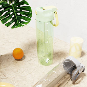 الشركة المصنِّعة ، صالة رياضية فاخرة تريتان بلاستيكية مع قش وغطاء مزدوج - Product Image 6