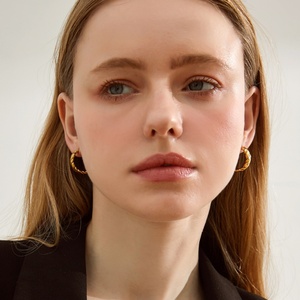 Pendientes de Cadena Hueca Versátiles Chapados en Oro de 18K para Mujer, Personalizados, de Acero Inoxidable Tejido con Perlas, para Aniversario - Product Image 2