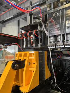Machine d'extrusion-soufflage HDPE PP EVA 5-12L avec servomoteur et pompe pour bouteilles de détergent et bidons - Product Image 5