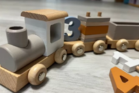 Train en blocs de bois personnalisé, jouet pour enfants, cadeau d'anniversaire pour enfants