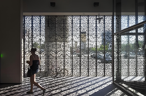 Rejilla decorativa <span class=keywords><strong>de</strong></span> pared <span class=keywords><strong>de</strong></span> edificio antiguo <span class=keywords><strong>de</strong></span> Arte <span class=keywords><strong>de</strong></span> aluminio Chino personalizada partición celosía barandilla <span class=keywords><strong>de</strong></span> <span class=keywords><strong>hierro</strong></span> <span class=keywords><strong>forjado</strong></span> - Product Image 2