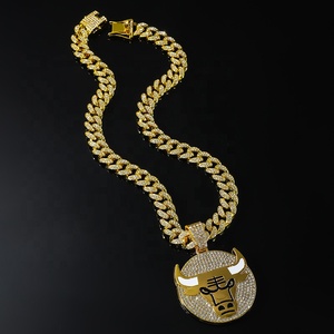 יצרני כדורים מותאמים אישית אליפות תליון שרשראות יוניסקס מצופה זהב/כסף שרשרת תליון קוביה - Product Image 3