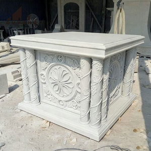 Altare Religioso Cattolico Personalizzato in Marmo Bianco e Rosso Venato Intagliato a Mano con Colonna e Croce Gotica per Decorazione Interna della Chiesa - Product Image 4