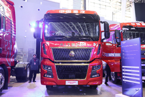 Camión Tractor Sinotruk SITRAK G7H 530HP 4x2 LNG con Transmisión Automática, Transporte Pesado Ecológico - Product Image 2