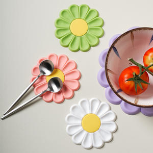 Margherita Flower 6.7 ''x 6.7'' <span class=keywords><strong>antiscivolo</strong></span> sottopentola <span class=keywords><strong>multiuso</strong></span> resistente al calore e pastiglie per uso cucina Hot pad apriscatole poggia cucchiaio - Product Image 4