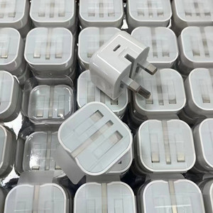 Anh Số Lượng Lớn 3 Pin Cắm Có Thể Gập Lại <span class=keywords><strong>USB</strong></span> C Loại C 20W Xách Tay Pd Nhanh Chóng Sạc Tường Sạc Adapter Cho iPhone 16 15 14 13 12 11 Pro Max - Product Image 3