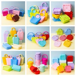 Sac de plage à motif perforé pour enfants, sac bandoulière, breloques de chaussures détachables, porte-monnaie en silicone de couleur unie, design DIY Anime Cartoon - Product Image 4