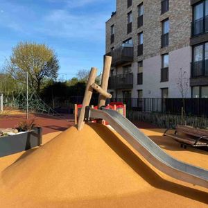 スポーツフロアの安全な表面材（湿式注入）樹脂結合ゴムクラム表面材 - Product Image 6