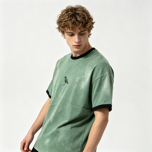 T-shirt Ringer Effetto Sbiadito Verde con Stampa Corvo Piccolo, Streetwear da Uomo, Colletto con Bordo Nero, Vestibilità Oversize, in Cotone - Product Image 3