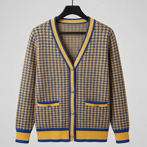 Pulls et cardigans décontractés épais pour femmes en polyester/acrylique avec design patchwork personnalisé du logo de la sororité Sigma Gamma Rho - Product Image 1