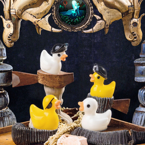 Mini Nhựa Động Vật Figurine-Nhỏ Cướp Biển Vịt Cho Số Lượng Lớn Dollhouse Micro Vườn Cảnh Quan Trang Trí Nội Thất Nhựa Thu Nhỏ Con Số - Product Image 3