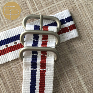 Encargo al por mayor precio bajo 16 18 20 22 24 26mm muchos colores 2 piezas Zulú de nylon de la raya reloj correa - Product Image 1