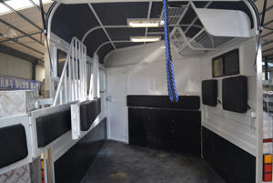 Rimorchio a collo di cigno con testa quadrata 2024 con tenda da sole per caricare 2 <span class=keywords><strong>3</strong></span> 4 cavalli - Product Image 6