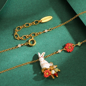 Collana con Coniglio in Ottone, Fiore Rosa e Nappa, Placcata Oro 18K, con Perla d'Acqua Dolce - Adorabile Stile <span class=keywords><strong>Alice</strong></span> nel <span class=keywords><strong>Paese</strong></span> delle <span class=keywords><strong>Meraviglie</strong></span>, Bianca - Product Image 1