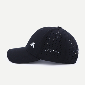 Gorra de Béisbol Deportiva Negra Premium, con Perforaciones Cortadas a Láser, Logotipo de PVC Personalizado, Poliéster, Impermeable, 6 Paneles, Gorra de Golf - Product Image 1