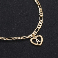 Chaîne de cheville pour femme avec pendentif cœur initial plaqué or 14 carats et chaîne Figaro, design alphabet personnalisé pour usage quotidien