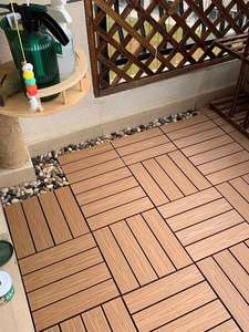 Baldosas de Madera Compuesta de Teca y Arce de Diseño Moderno de la Marca AOLO, 22 mm de Grosor, Sistema de Bloqueo DUAL LOCK, Resistentes al Agua, para Exteriores - Product Image 4